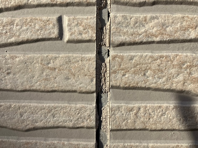 経年劣化の激しい外壁